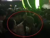 女子發視頻稱在音樂節遭一男子脫褲猥褻 警方在評論區回應