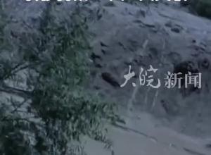 四川阿坝州一村庄突发泥石流：转移群众26人，2人失联