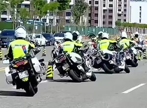 铁骑训练太过丝滑  这操控太牛了！ “不是为了竞技，更不是耍帅”