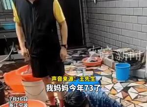 50岁儿子每天骑车10公里找妈妈拿菜：这是一种幸福的“啃老”！