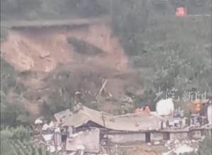 暴雨后发生山体滑坡 
房屋垮塌致五人被埋 
云南当地回应:3人不幸遇难