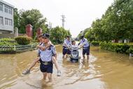 宿松縣復興派出所眾民警以“汛”為令，奮戰在防汛搶險一線