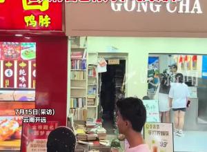 网友分享逛街遇到的独特书屋，窄窄的房间里被书填满，“老人称自己有几十吨的藏书！”