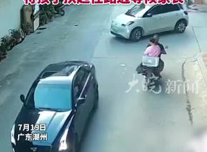 儿童锁未锁幼童从后排掉落，好在后方小货车及时刹车