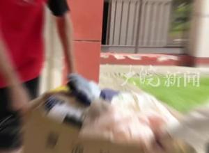 抢险洞庭湖 返乡大学生投入志愿服务  凌晨下火车直奔安置点