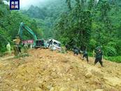 越南一客車因山體滑坡被掩埋 已致10人死亡 