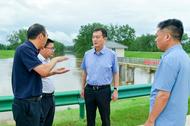 孔濤來樅陽督導(dǎo)防汛工作、慰問汛期堅守崗位職工