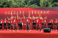 這場(chǎng)晚會(huì)送的不僅是清涼，還有社區(qū)鄰里情 軍民魚水情