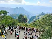 清涼黃山吸引游客紛至沓來