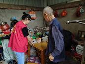 鳳凰山街道燈塔社區：走訪入戶，關愛空巢老人