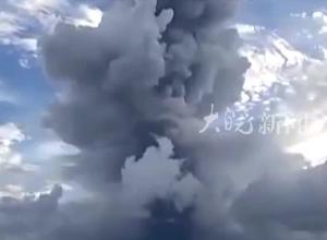 灰柱高4500米！日本客机“直播”樱岛火山喷发瞬间