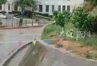 廣東大埔縣一段河岸道路塌陷  當地回應：受臺風“格美”影響 已經處置，未造成傷亡