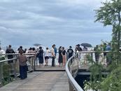 蕪湖“一家三口”最新情況： “小孩”已在“潛水”，“母親”脖子以下全在水中