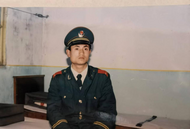 戎裝雖解軍魂在 更換陣地展英姿