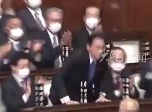 日媒：岸田文雄向党内人士表示，他计划弃选自民党总裁，将辞任首相