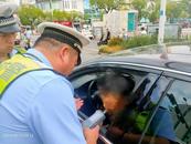 男子等紅綠燈睡著 巢湖交警一查竟是醉駕