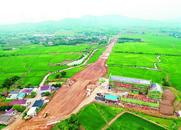 銅商高速合肥段建設最新進展：壩鎮(zhèn)互通收費站綜合樓封頂