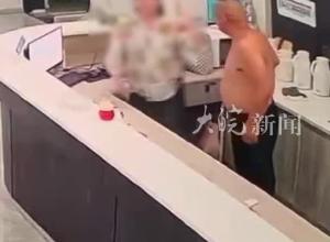 四川一女店员遭男顾客殴打住院    当地警方：已受案