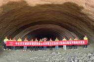 樅陽境內天天高速路基工程項目全線首個雙幅隧道貫通