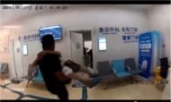中蛇毒送醫車輛拋錨 蚌埠交警急護送化險為夷