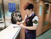 “加長版”高溫天氣旅客低血糖時常出現    高鐵列車長隨身帶糖“甜蜜”護航