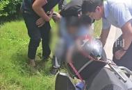 男子暈倒路邊 意識(shí)迷糊 安徽阜陽(yáng)2名律師出手救援 合力抬上車(chē) 緊急送醫(yī)  #大皖正能量