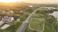 夏日，沿著環(huán)萬佛湖美麗公路去尋涼