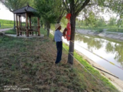 臨北回族鄉(xiāng)尤巷村：防溺水“安全線” 尤巷村小河岸增設(shè)救生設(shè)施