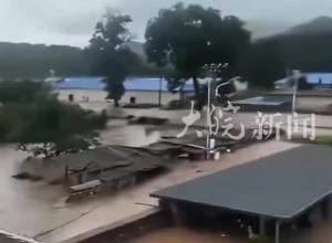辽宁省建昌县强降雨致300多名受灾群众被困