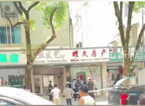 浙江常山县一店铺内传出异味？警方通报：发现一具男性尸体  死者系店主，独居，排除他杀 