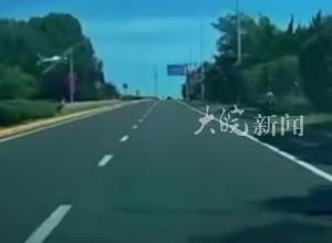 涉事公司回应“小飞机掉落” 教员带10岁孩子体验飞行 发动机故障紧急迫降在公路上