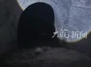 平遥古城景区内有一人坠桥 当地政府值班室：已处理完毕