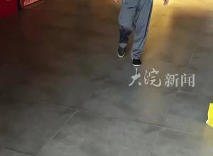 男子避雨被驱赶，苏州市慈善总会道歉，对涉事人员严肃批评教育