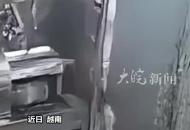 越南一女子外套被轉輪纏住，遭甘蔗榨汁機“過肩摔”，身體騰空翻轉 手臂險被扭斷