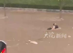 辽宁大连突降暴雨 致2人意外死亡