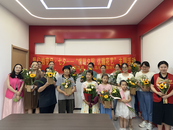 鼓樓街道月亮島社區(qū)開展“情暖夕陽 優(yōu)雅花藝”主題活動