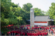及时语丨国防部为何点赞这所中学？