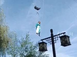 重庆一度假区飞天威亚突发意外
回应：小故障 未造成人员伤亡