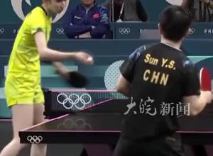 0:4输给孙颖莎后，早田希娜哭着接受采访，莎莎边喝水边淡定路过