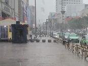一半晴天一半雨天 合肥突遭強(qiáng)對(duì)流天氣