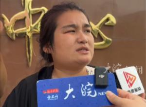 生父与情人虐待3岁女儿致死案开庭 
生母当庭撤回102万元刑事附带民事赔偿起诉 
持孩子照片痛哭下跪求法庭判死刑