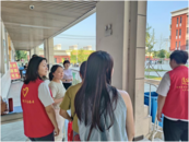 懷寧縣金拱鎮團委：組織志愿者開展安置房分配志愿活動  
