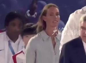 孙颖莎代表亚洲运动员 出现在闭幕式致辞环节！