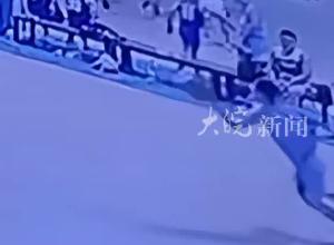 小伙运动时突发心脏骤停 众人紧急施救用AED抢回一命