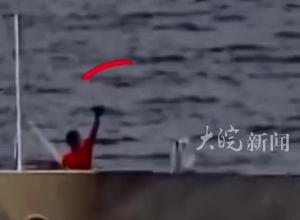 菲律宾海警船非法闯入仙宾礁，用无人机进行间谍侦照 