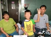 “孩子那么小又那么可憐，肯定要幫一些！”  6歲男童患尿毒癥，眾人紛紛伸援手