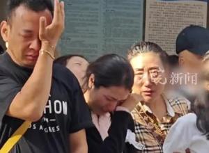 四川金川驻村书记何小青 驾车下村入户途中坠河遇难 当地村民告别式上痛哭送行