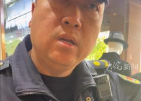 广告牌放在店内玻璃边 
被城管告知可处罚款200元 
回应：要求明窗亮镜，最终没罚款