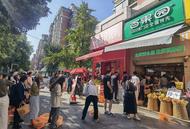 ?合肥街頭兩店鋪打起榴蓮價(jià)格戰(zhàn) 9.9元/斤引搶購(gòu)，店員稱“血虧”