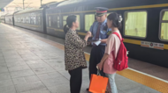 14 歲女生離家出走   列車長照看千里